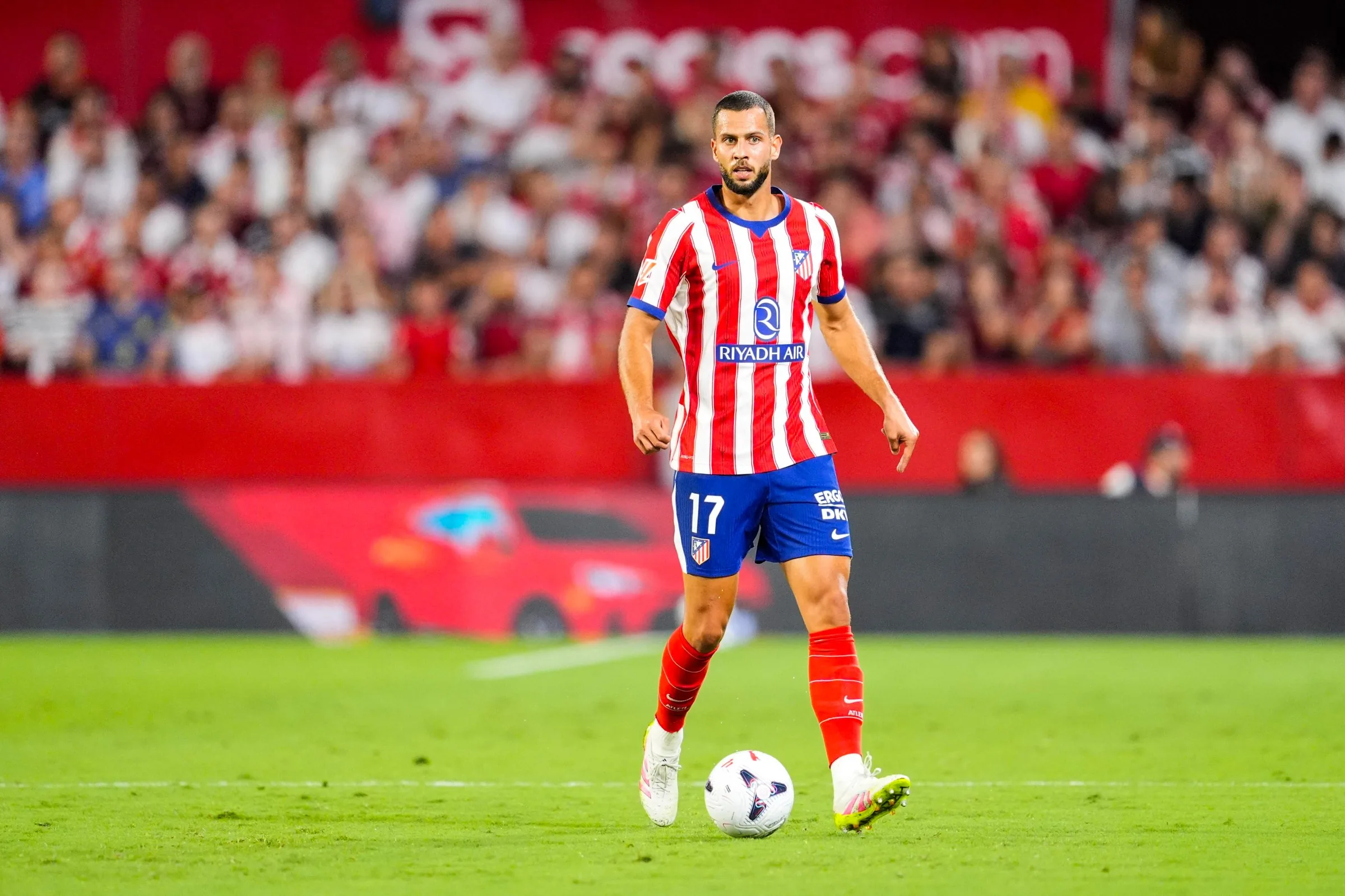 Dávid Hancko v drese Atlética počas zápasu proti Seville