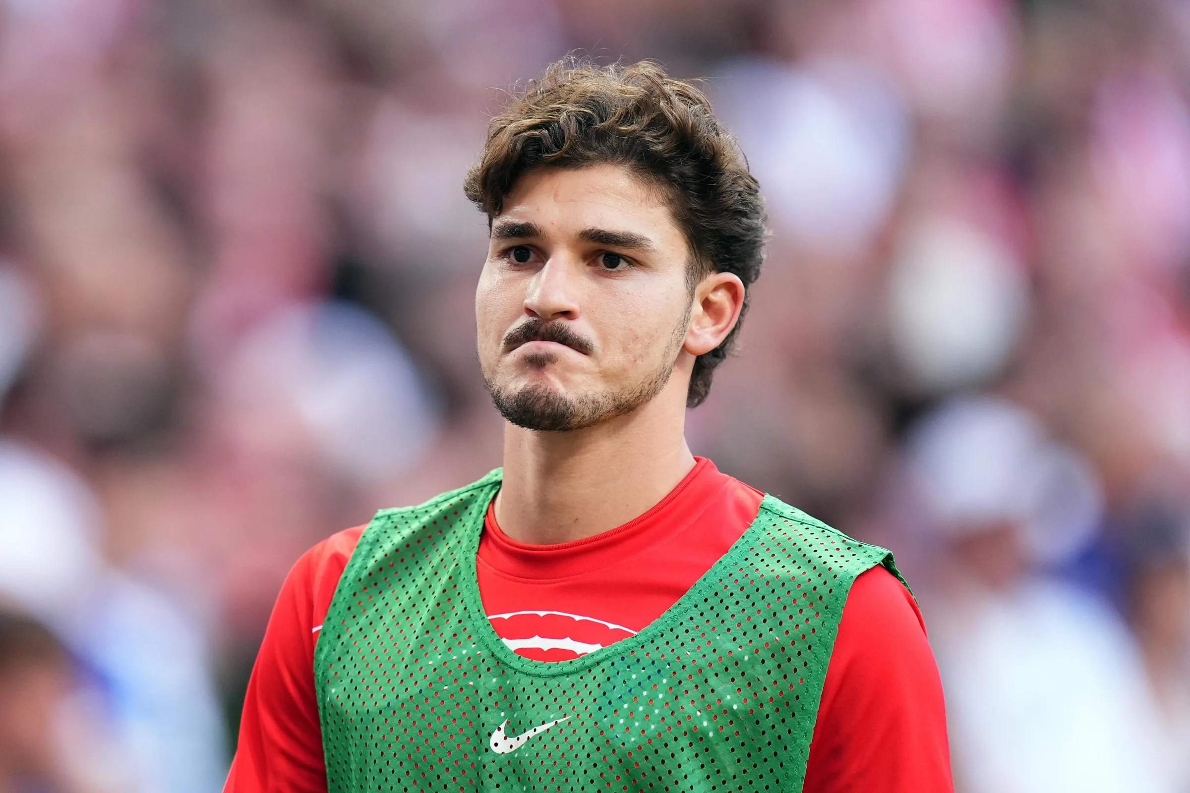 Julián Alvaréz počas rozcvičky pred striedaním proti Villarrealu