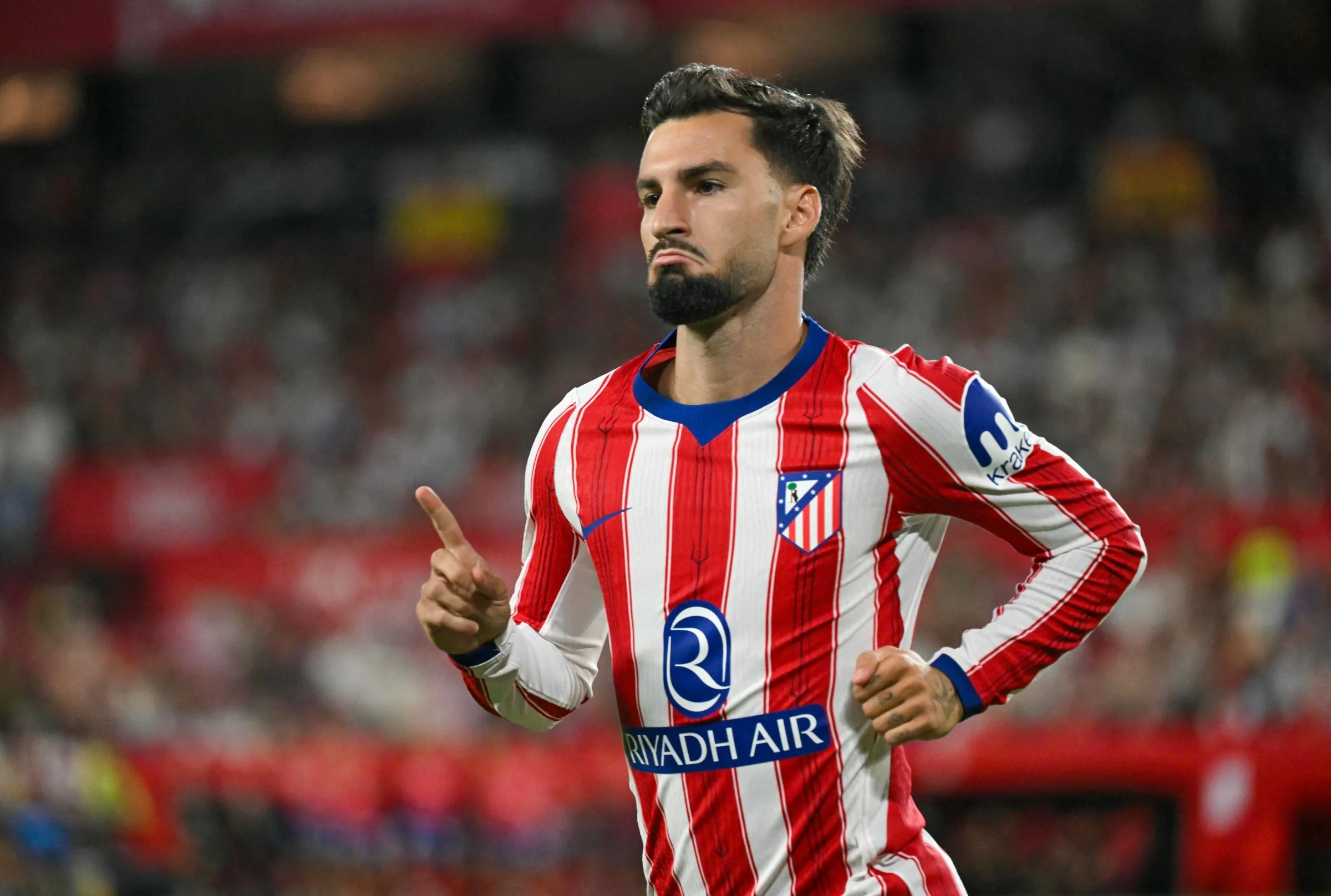 Álex Baena oslavuje gól proti Seville